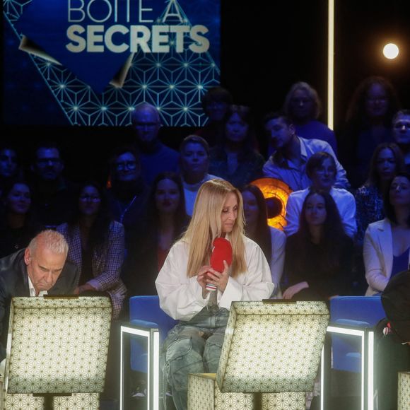 Exclusif  Michel Fugain, Lara Fabian, Théo Curin - Enregistrement de l'émission "La Boîte à Secrets N°19" dans les studios de la Cité du Cinéma à Saint-Denis, présentée par F.Bollaert et diffusée le 3 janvier sur France 3
© Christophe Clovis / Bestimage