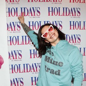 la répétitrice de 38 ans n'a pas manqué de le lui souhaiter mais aussi de l'afficher !

Lucie Bernardoni au photocall du spectacle "Holidays" à l'Alhambra à Paris, France, le 6 octobre 2023. © Christophe Clovis/Bestimage