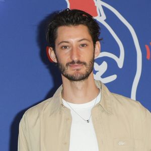 Et où l'on cuisine "frais et de saison".

Pierre Niney - Le "César des Lycéens 2025" a été remis, au sein du Grand Amphithéâtre de la Sorbonne, au film "Le Comte de Monte-Cristo" réalisé par M. Delaporte et A. de La Patellière, produit par D. Rassam et J. Seydoux, Paris le 26 mars 2025.
© Coadic Guirec/Bestimage