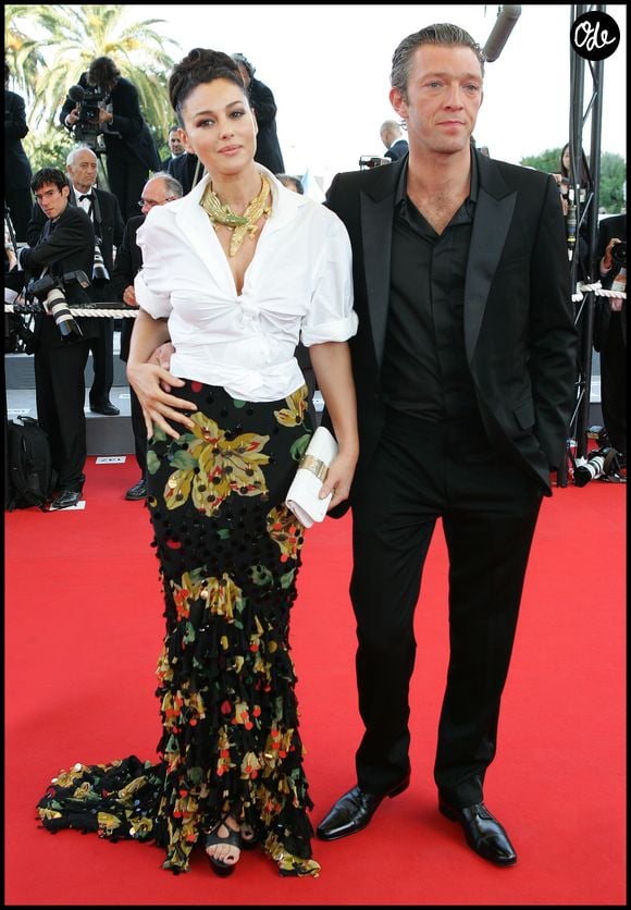 Monica Bellucci et Vincent Cassel lors de la montée des marches du film "Indigènes" au 59e Festival de Cannes, en mai 2006, France. Crédit Guillaume Gaffiot/Bestimage