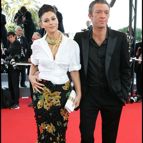Monica Bellucci et Vincent Cassel lors de la montée des marches du film "Indigènes" au 59e Festival de Cannes, en mai 2006, France. Crédit Guillaume Gaffiot/Bestimage