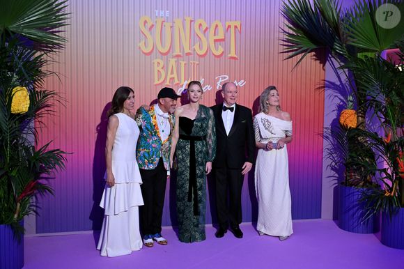 Blanca Li, Christian Louboutin, la princese Charlene de Monaco le prince Albert II de Monaco et la princesse Caroline de Hanovre durant la 69ème édition du Bal de la Rose dans la Salle des Étoiles du Sporting Monte-Carlo à Monaco, le 29 mars 2025.
© Bruno Bebert / Pool Monaco / Bestimage