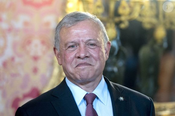 D'après le communiqué du Palais, le père de famille doit subir une intervention chirurgicale pour traiter une hernie qui survient lorsqu'un organe dépasse à travers une faiblesse de la paroi qui le contient. 

Le roi Abdallah II de Jordanie de Jordanie - Le couple royal de Jordanie reçu par le couple royal d'Espagne au palais royal de Madrid. Le 19 juin 2023 (Europa Press / Bestimage).
