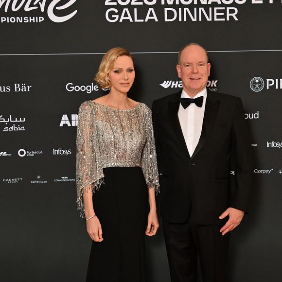 Le prince Albert II de Monaco et la princesse Charlene durant la soirée du Monaco E-Prix 2026 à l'hôtel de Paris à Monaco, le 17 mai 2026. © Bruno Bebert / Bestimage