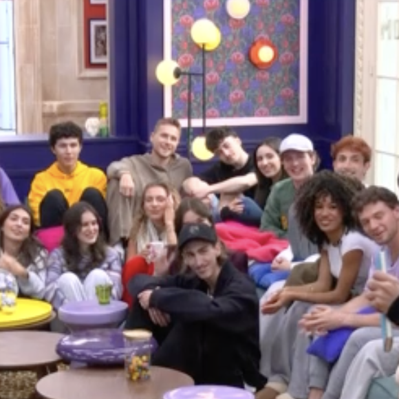 Il y a déjà du rapprochement dans l'air dans la "Star Academy" !

Extrait de l'émission "Star Academy" sur TF1