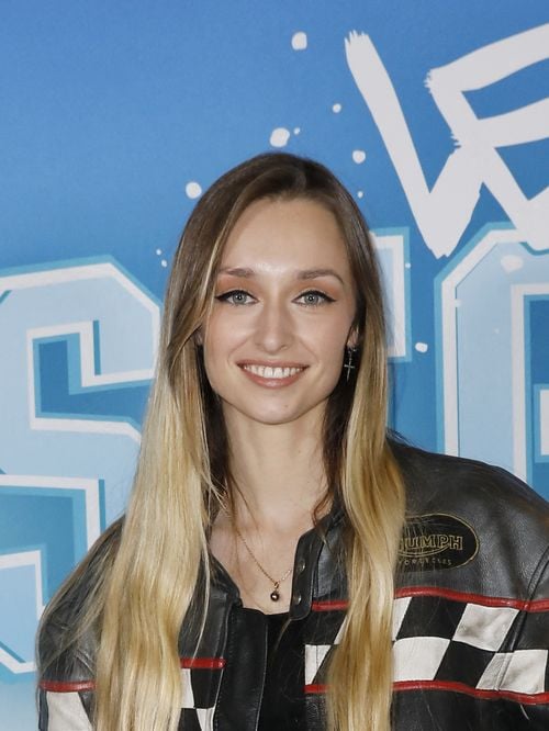 "Plein de hauts, quelques bas" : Emma Smet, la fille de David Hallyday et Estelle Lefébure, affronte une nouvelle année, ses parents se manifestent sans attendre