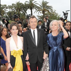 Le père de famille est également à la tête d'une société de production qui lui rapporte des dividendes non négligeables...

Michel Denisot, sa femme Martine Patier et leur fille Louise Denisot lors de la montée des marches pour la cérémonie de clôture du 61e festival de Cannes, le 25/05/2008. Crédit Rachid Bellak / Bestimage