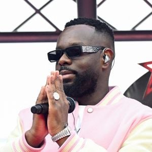 Gims a vu son concert interrompu à l’hippodrome de Vincennes en raison de problèmes techniques.

Show de de Gims lors du 105ème Prix d'Amérique à l'Hippodrome de Vincenne. © Lionel Urman/Bestimage