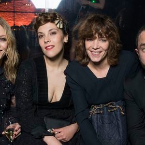 Si Vanessa Paradis est une figure incontournable de la chanson et du cinéma français, sa petite sœur Alysson n’est pas en reste...

Vanessa Paradis, Alysson Paradis, Céline Sallette et Guillaume Gouix (montre Monblanc Heritage Spirit avec diamants) - People au dîner Kering pour "Women in Motion" lors du 69ème Festival International du Film de Cannes.
© Borde-Jacovides-Moreau / Bestimage