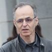 Jean-Jacques Goldman de retour en France ! Le chanteur passe incognito avec sa femme et ses filles en Normandie… L’auriez-vous reconnu ?