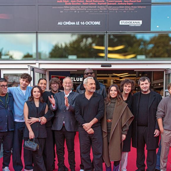 L'équipe du film, Raphael Quénard, Alain Chabat, Jean-Pascale Zadi, François Civil, Vincent Lacoste, Gilles Lellouche, Elodie Bouchez,  Malik Frikah, Anthony Bajon, guest, Mallory Wanecque, Adèle Exarchopoulos, Benoît Poelvoorde, Karim Leklou - Avant-première du film "L'amour Ouf" au Kinepolis de Lomme près de Lille le 13 octobre 2024. © Stéphane Vansteenkiste/Bestimage