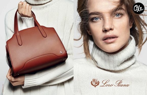 Qualifiée de "Hermès italien" par l'entourage de l'homme d'affaires, cette griffe familiale hautement rentable a séduit le géant du luxe grâce à son contrôle vertical de production et ses tissus d'une rareté absolue comme le cachemire ou la vigogne. 

Les mannequins Natalia Vodianova, Malika Loubak et Tong Liya posent pour la campagne de sacs à main de la marque italienne Loro Piana