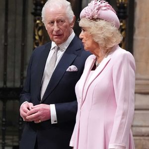 En effet, son nouveau bolide qui est un SUV électrique Lotus Eletre coûte 160 000 livres sterling soit environ 190 000 euros.

Le roi Charles III d'Angleterre et Camilla Parker Bowles, reine consort d'Angleterre - La famille royale d'Angleterre célèbre le 76ème Commonwealth Day à l'abbaye de Westminster à Londres le 10 mars 2025. (Julien Burton / Bestimage).