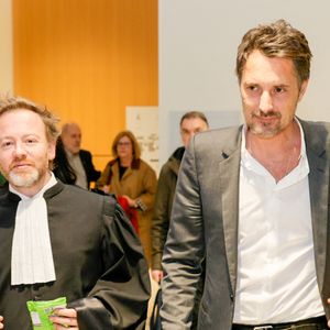 Les faits reprochés remontent à 2015 sur son lieu de travail à Chérie FM. L’animateur aurait mordu à deux reprises les fesses d’une collègue.

Exclusif - Vincent Cerutti avec son avocat Antoine Vey lors de la deuxième suspension d'audience de son procès au tribunal correctionnel de Paris, France, le 9 décembre 2025. 
© Julien Sarkissian/Bestimage