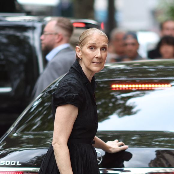 Une icône comme on n'en fait plus...

Céline Dion à la sortie de l'hôtel Royal Monceau à Paris avant l'ouverture des Jeux Olympiques (JO) de Paris - à Paris, France.
