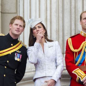 “[Il] a été mon âme sœur, mon héros et l’homme le plus extraordinaire au monde. Je suis donc dévastée d’annoncer son décès"
Le prince Harry, Catherine Kate Middleton, la duchesse de Cambridge, le prince William - La famille royale britannique réunie pour présider le traditionnel Trooping the Colour à Londres, le 14 juin 2014. Royalportraits Europe/Bernard Rubsamen / Bestimage
