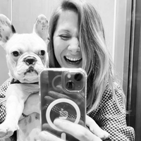 A 45 ans, cette animatrice et ex-compagne de Camille Combal enceinte de son premier bébé en solo !