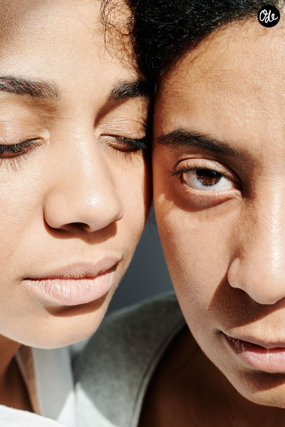 Bien que souvent confondus, les états de peau sèche et de peau déshydratée diffèrent fondamentalement dans leurs causes.