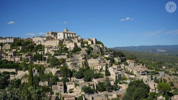 A savoir le Lubéron

Gordes (84) dans le Parc naturel régional du Luberon.  Photo by Druais JC/ANDBZ/ABACAPRESS.COM