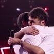 The Voice : Sam rejoint sur scène par son frère, un chanteur très célèbre, "c'était une vraie surprise de le voir"