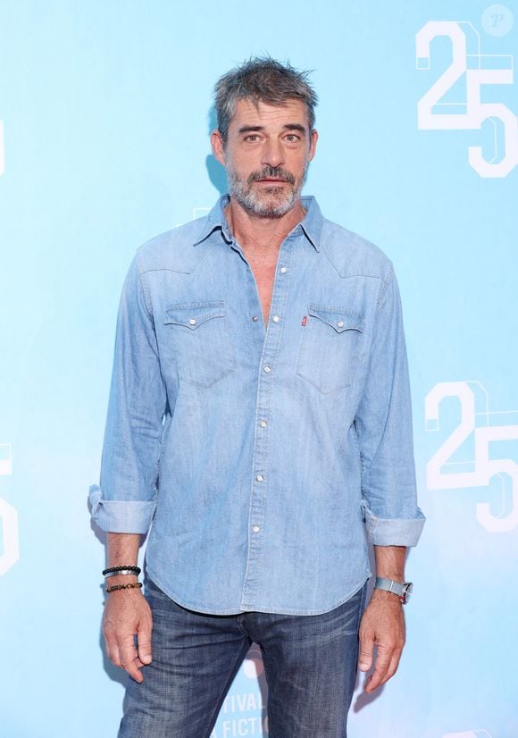 Thierry Neuvic au photocall de la mini-série "Infiltré(e)" lors de la 25ème édition du Festival de la fiction de la Rochelle, France, le 15 septembre 2023. © Denis Guignebourg/BestImage