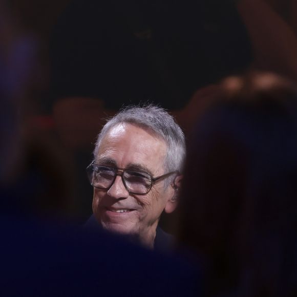 Exclusif - Alain Chamfort lors de l'enregistrement de l'émission Le Grand Echiquier - Spécial Claude François présentée par C.Chazal et A.Manoukian et diffusée le 13 janvier sur France, à l'Opéra royal du château de Versailles, accompagné par l'Orchestre de l'Opéra Royal à Versailles, France, le 16 septembre 2025. Jack Tribeca/Bestimage