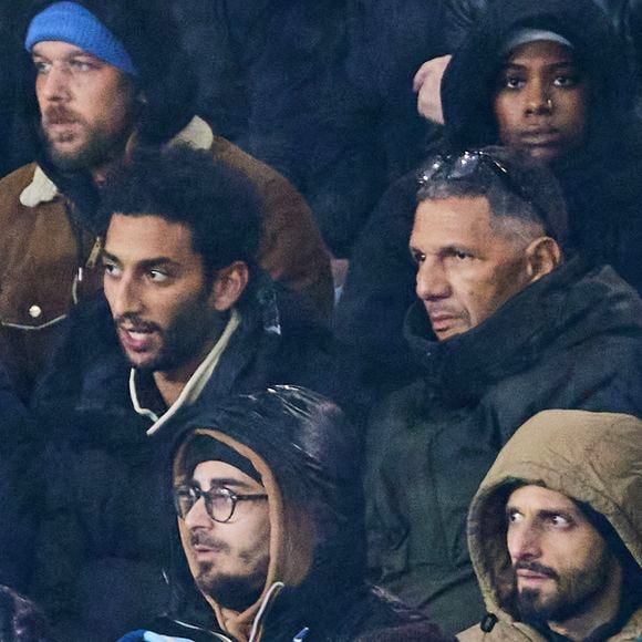 Roschdy Zem et son fils Chad - Célébrités assistent au match de Ligue des champions entre le PSG et Manchester City (4-2) au Parc des Princes à Paris le 22 janvier 2025. © Cyril Moreau/Bestimage