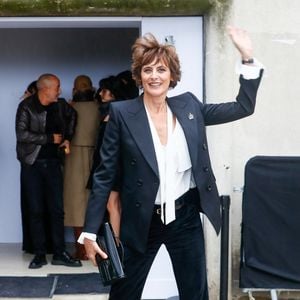 Inès de la Fressange au défilé de mode prêt à porter printemps-été 2025 "Chloé" lors de la Fashion Week de Paris, le 26 septembre 2024.

Photo : Christophe Clovis / Bestimage