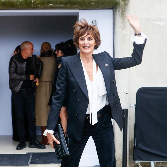 Inès de la Fressange au défilé de mode prêt à porter printemps-été 2025 "Chloé" lors de la Fashion Week de Paris, le 26 septembre 2024.

Photo : Christophe Clovis / Bestimage