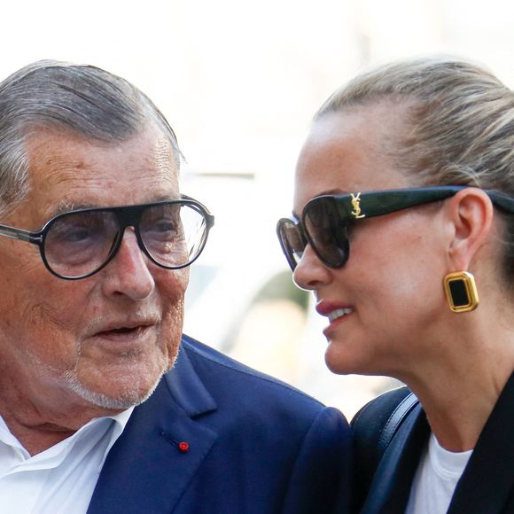 Laeticia Hallyday et Jean-Claude Camus - Arrivées aux obsèques de Philippe Labro en l'église de Saint-Germain-des-Prés à Paris le 13 juin 2025. © Dominique Jacovides - Christophe Clovis / Bestimage