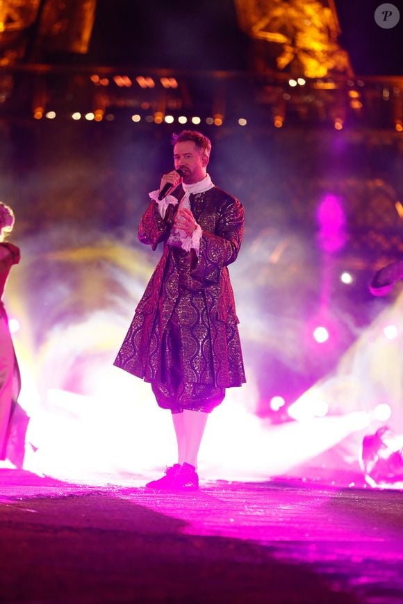 "A cause de problèmes de santé, je ne pourrai pas assurer les spectacles de Toulouse", a-t-il écrit

Exclusif - Emmanuel Moire dans la troupe de la comédie musicale "Le Roi Soleil" - Tournage de l'émission "La grande soirée du 31 décembre de Paris" au Musée du Quai Branly à Paris, diffusée le 31 décembre sur France 2
© Christophe Clovis / Bestimage