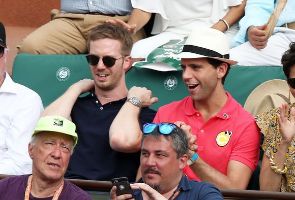 Le couple a été aperçu ensemble à Roland-Garros ou lors de dîners officiels prestigieux.

Le chanteur Mika et son compagnon Andy Dermanis - People dans les tribunes lors de la finale homme des Internationaux de Tennis de Roland-Garros à Paris le 11 juin 2017.
© Dominique Jacovides-Cyril Moreau / Bestimage