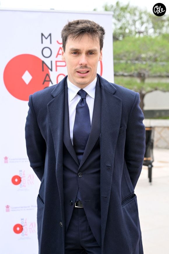 Louis Ducruet, le fils de Stéphanie de Monaco, a toujours expliqué avoir grandi avec des valeurs de modestie malgré sa notoriété.

Louis Ducruet - Le Prince Albert II de Monaco, la princesse Charlene de Monaco et la princesse Akiko de Mikasa du Japon, ont célébré les 20 ans de relations diplomatiques entre le Japon et Monaco, sur le parvis du Grimaldi Forum, près du jardin japonais.

© Bruno Bebert/Bestimage
