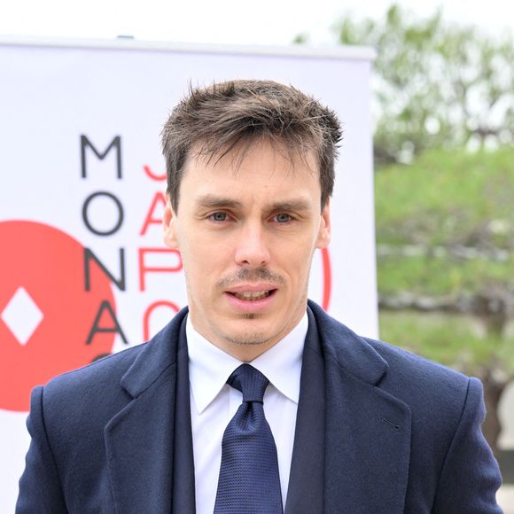 Louis Ducruet, le fils de Stéphanie de Monaco, a toujours expliqué avoir grandi avec des valeurs de modestie malgré sa notoriété.

Louis Ducruet - Le Prince Albert II de Monaco, la princesse Charlene de Monaco et la princesse Akiko de Mikasa du Japon, ont célébré les 20 ans de relations diplomatiques entre le Japon et Monaco, sur le parvis du Grimaldi Forum, près du jardin japonais.

© Bruno Bebert/Bestimage