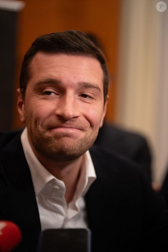 Portrait de Jordan Bardella, président du Rassemblement national et candidat à l'élection présidentielle française de 2027, lors de sa visite à Nice le 7 novembre 2025 pour dédicacer son livre. © Alejandro Martinez Gonzalez/PsnewZ/Bestimage