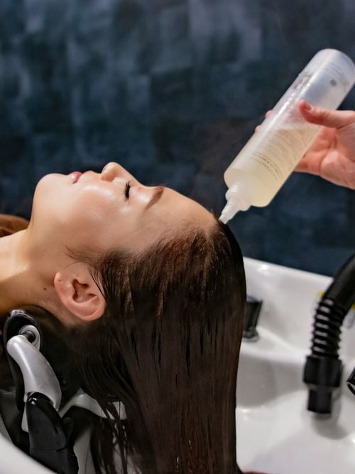 Il y a quatre mois, j'ai ajouté une étape à ma routine de lavage capillaire. Mes cheveux n'ont jamais été aussi beaux