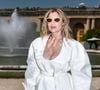 Il n'en a pas fallu plus aux internautes pour y voir un manque de politesse et d'élégance
Laetitia Casta au photocall du défilé Jacquemus de la mode homme Printemps/Été 2026 dans le cadre de la Fashion Week de Paris dans les jardins de l’Orangerie à Versailles, France, le 29, 2025. © Olivier Borde/Bestimage
