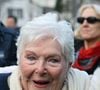 Avec humour, elle a souligné qu'il s'agissait de son tout premier théâtre.

Line Renaud, 97 ans, a inauguré un jardin public qui porte son nom, à Lille, France, le mercredi 17 décembre 2025. © Claude Dubourg/Bestimage