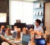 Une erreur commise par un employé habituellement performant attire davantage l’attention parce qu’elle rompt avec les attentes.

Photo by Campaign Creators / Unsplash