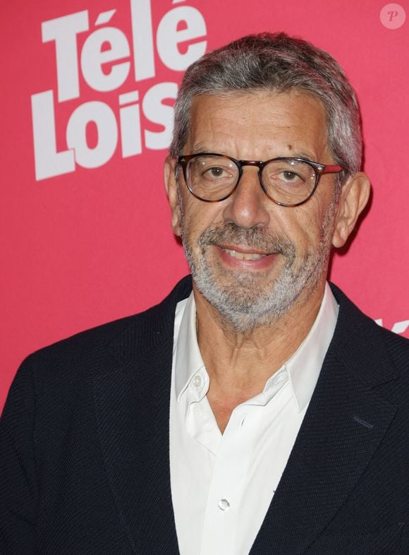 Michel Cymes - Photocall de la soirée "Télé Loisirs Awards 2024" aux Jardins du Pont-Neuf à Paris le 23 septembre 2024. © Coadic Guirec/Bestimage