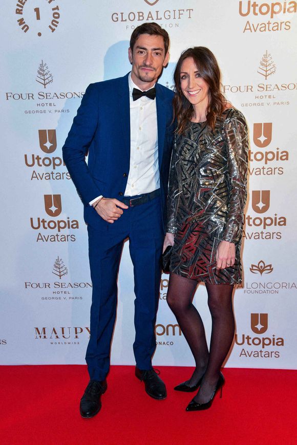 Claude Dartois et Virginie Milano assistent au tapis rouge du Global Gift Gala 2022 au Four Seasons Hotel George V le 19 novembre 2022 à Paris, France. Photo par Shootpix/ABACAPRESS.COM