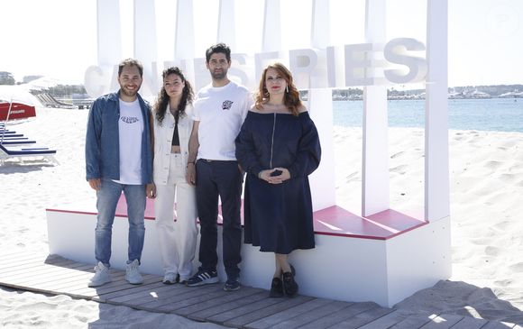 Ariane Seguillon, Youcef Agal, Mayel Elhajaoui et Louvia Bachelier (Demain nous appartient) lors du photocall de 'CanneSeries ' Saison 6 au Palais des Festivals de Cannes le 15 Avril 2023. © Denis Guignebourg/Bestimage