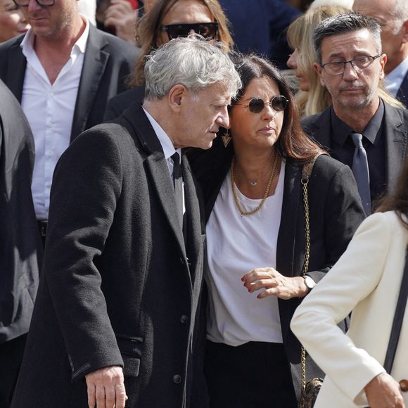 Francis Huster et Cristiana Reali après les funérailles de Jean-Paul Belmondo à l'église Saint-Germain-Des-Pres à Paris, France, le 10 septembre 2021. Le célèbre acteur français Jean-Paul Belmondo est décédé lundi 6 septembre à l'âge de 88 ans. Photo by ABACAPRESS.COM