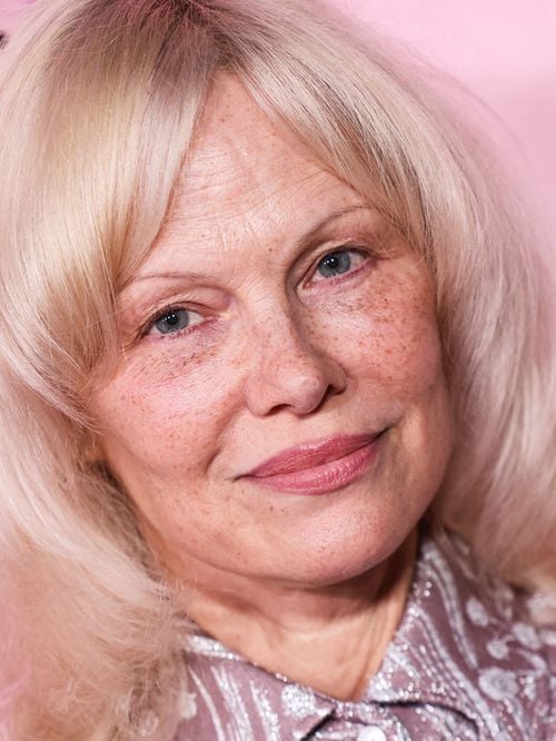 Pamela Anderson sans maquillage : elle ne doit son teint radieux qu'à sa propre marque de cosmétiques