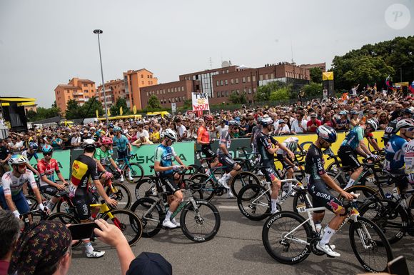 Luis Herrera souhaitait récupérer les terres de ses voisins

Peloton durant le Tour de France à Plaisance, en Italie, le 1er juillet 2024. © Silvia Colombo/IPA via ZUMA Press/Bestimage