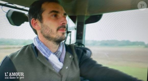 C'est pourquoi il participe cette année à "L'amour est dans le pré".

Julien, nouvel agriculteur de "L'amour est dans le pré". M6
