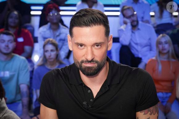 C'est le jeune homme de 36 ans qui a fait l'annonce lors d'une interview.

Exclusif - Hugo Manos - Enregistrement de l'émission "TPMP (Touche Pas à Mon Poste)", présentée par C.Hanouna et diffusée en direct sur C8 le 11 octobre 2023
© Jack Tribeca / Bestimage
