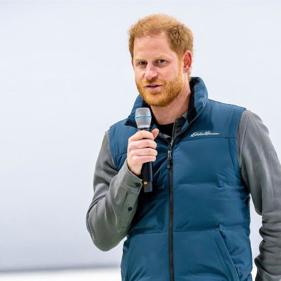 Le "Daily Mail" révèle que le Prince Harry a entrepris des démarches administratives pour ses enfants qui laisseraient entendre qu'ils pourraient choisir leur avenir.

Meghan Markle, duchesse de Sussex, assiste au dernier jour de l'événement One Year to Go avant les Invictus Games Vancouver Whistler 2025 et fait du curling au Vancouver Curling Club au Hillcrest Community Centre à Vancouver, Canada.

Backgrid USA / Bestimage