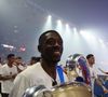 Pour l'occasion, l'attaquant parisien arborait une montre d'exception de la marque Richard Mille.

Ousmane Dembele - Le PSG célèbre son titre de Champion d'Europe 2026 avec ses supporters au Parc des Princes à Paris le 31 mai 2026.
© Pool / Xavier Laine via PsnewZ / Bestimage