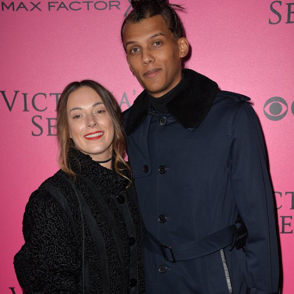 Le chanteur Stromae et sa femme Coralie Barbier lors du photocall du Victoria's Secret Fashion 2016 au Grand Palais à Paris, France, le 30novembre 2016. © BOV/Bestimage